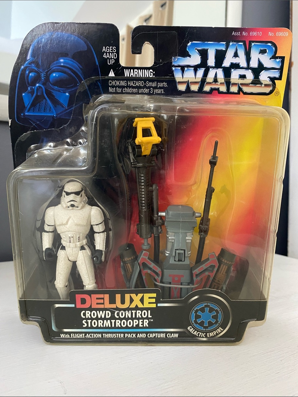 1996 Star Wars Deluxe Crowd Control Stormtrooper Figure with Yellow Capture Claw